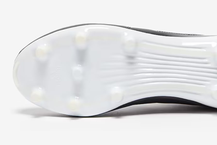 chaussure rugby moulées